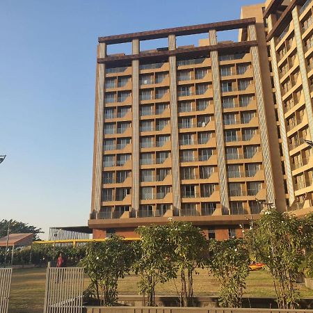 Weekend Address Managed By P.C Homes Сурат Экстерьер фото