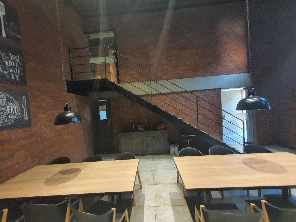 Weekend Address Managed By P.C Homes Сурат Экстерьер фото